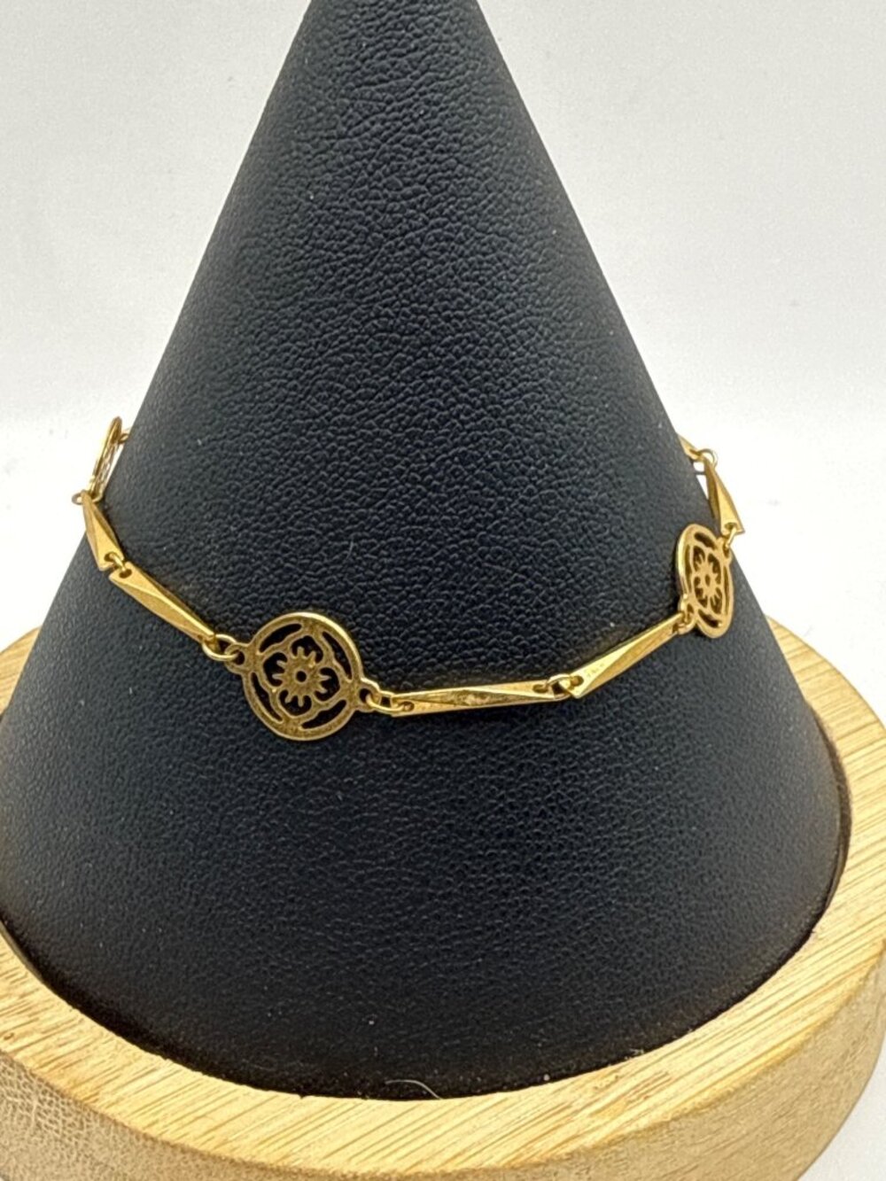 Vintage 1977 Avon Flowerlace Gold Bracelet Lotus Filigree Boho Dainty Retro 70s